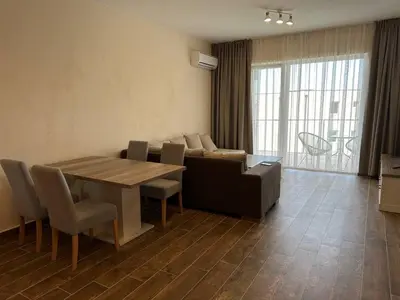 a living room with a couch and a table and chairs at Maximus in Seoca