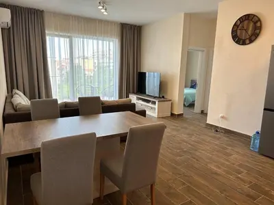 a living room with a table and chairs and a television at Maximus in Seoca