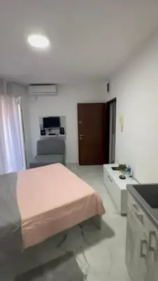 a small room with a bed and a kitchen at ALEKS apartman in Rafailovici