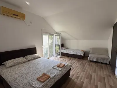 a bedroom with a bed and a window at Solis Apartments Sutomore in Sutomore