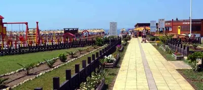 a garden with plants and fences and a sidewalk at House Kraja in Ulcinj