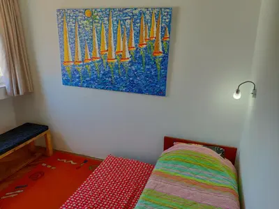 a bedroom with a bed and a painting on the wall at Apartman La Siesta in Bar