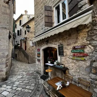 Athos Guesthouse