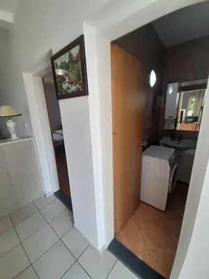a room with a hallway with a door and a kitchen at Top see in Bar