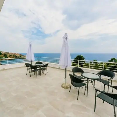 Teuta Apartments
