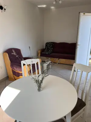 a white table and chairs in a living room at Apartments Apartmani Bojana in Utjeha