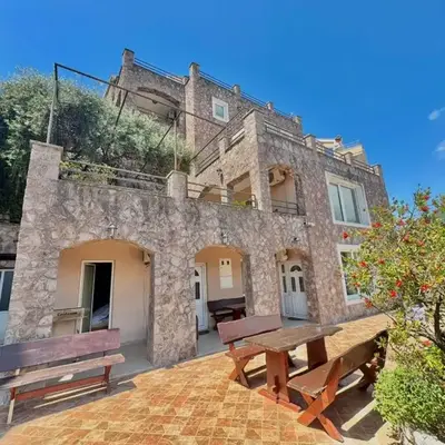 Contessa Apartments
