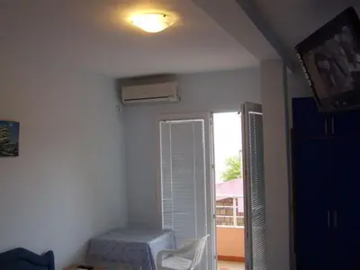 a room with a room with a window and a desk at Apartmani Lekovic Sutomore in Sutomore