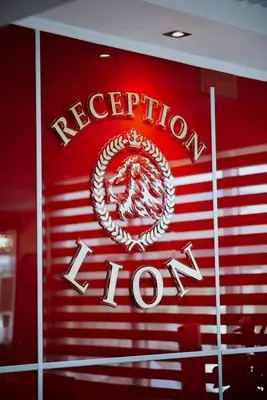 a red sign with the reflection of the london sign at Hotel Lion in Ulcinj