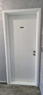 a white door in a room with a wall at Amarok in Bar