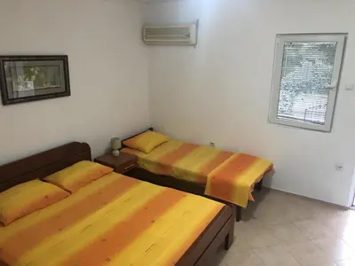 a room with two beds and a window at Apartmani Sunce in Bar