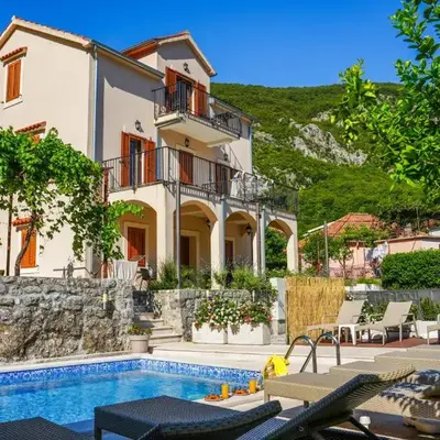 Apartments Mezini 11