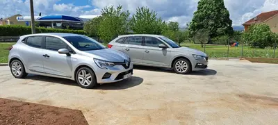 two cars parked next to each other in a parking lot at Apartmani Stijepovic in Podgorica