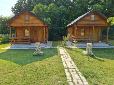a log cabin with a path in front of it at Little Paradise in Virpazar