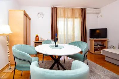 a living room with a table and chairs at One bedroom apartment Ljilja in Sveti Stefan