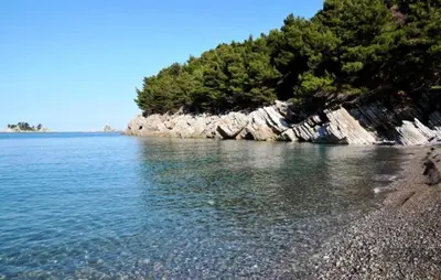 a large body of water with a rocky shore at Mint Apartment studio in Petrovac na Moru