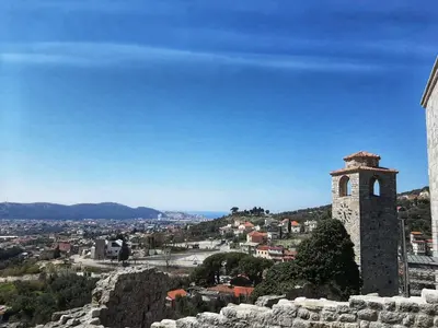 a view of a city with a clock tower at Vila Uma in Bar