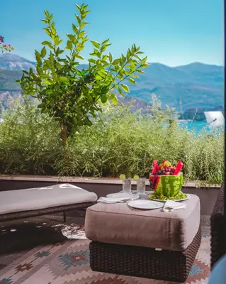 a table with a bowl of flowers on top at Boutique Hotel Vissi d'Arte in Budva