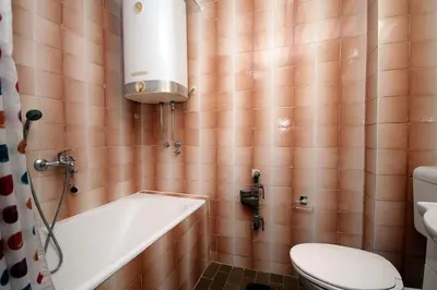 a bathroom with a toilet and a tub and a sink at Apartment Terassa in Bar