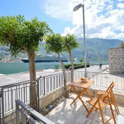 Cosy front line apt with sea access at your door step