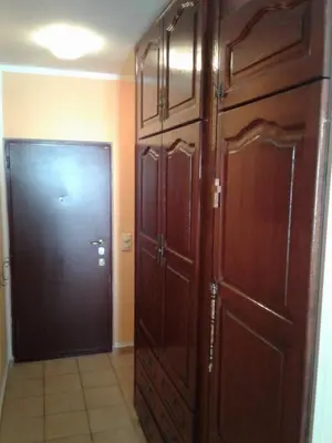 a room with a large wooden closet and a door at Apartman Sutomore in Sutomore