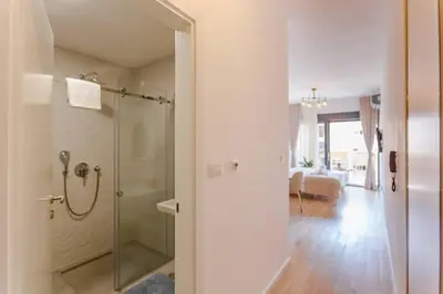 a bathroom with a shower with a glass door at Delightful Studio Soho City in Bar