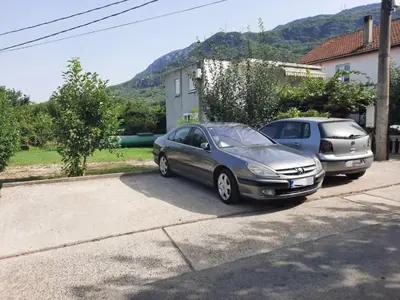 two cars parked on the side of a street at Apartmani Čavor in Budva