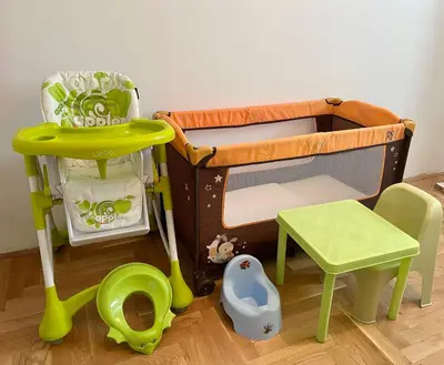 a doll house with a bed and a stool at Belveder Alevtina in Rafailovici