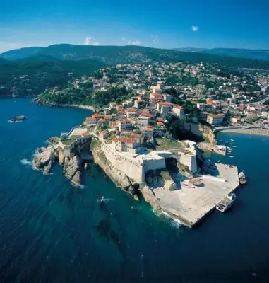 an island in the middle of the water at Artemis Apartment in Ulcinj