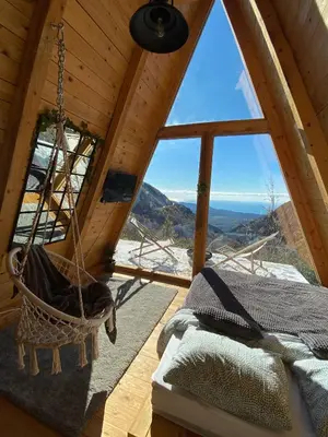 a room with a hammock in a tree house at Horizon Lodge Medurec in Ulcinj