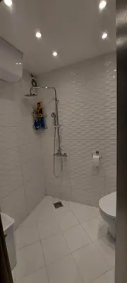a bathroom with a shower and a toilet at DUBLIN STAN na dan u MARŠALA TITA in Bar