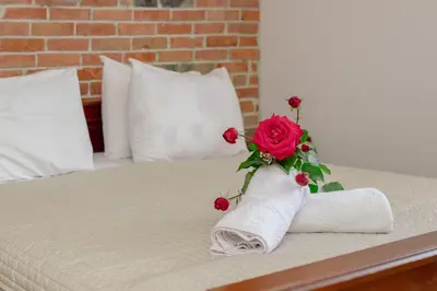 a rose sitting on top of a bed with a towel at Medo in Ulcinj