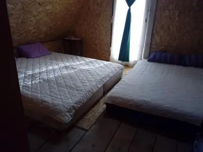 two beds in a small room with a window at Veličanka in Ulcinj