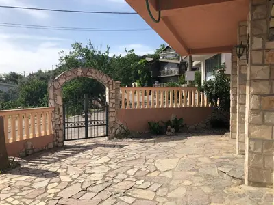 an entrance to a house with an iron gate at Апартаменты Jasmine in Bar