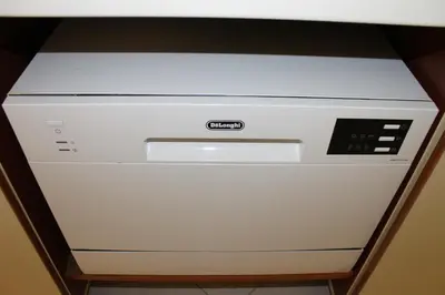 a white dishwasher sitting in a room at Апартаменты Jasmine in Bar
