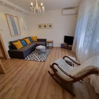 Golden Fields Apartment near the Old Town
