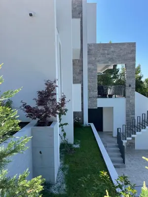 a garden with a plant in a pot on the side of a building at Villa Pine in Bar
