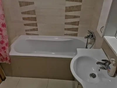 a bathroom with a sink and a bath tub at Apartman Sara in Pržno