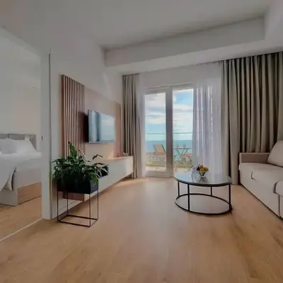 Lovely Partial Sea View one bedroom flat in Horizon Residences A22