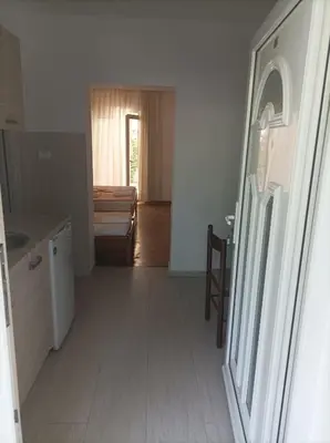 a room with a kitchen and a dining room at Apartmani Baštrica in Budva