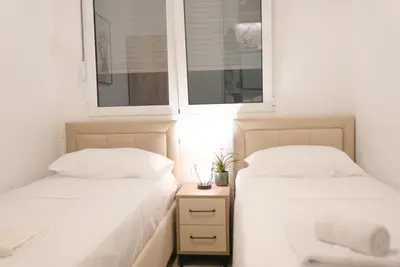 two beds sitting next to each other in a bedroom at Mar nero Apartments in Bregvija