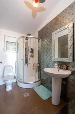 a bathroom with a shower and a sink and a toilet at Villa Maren in Utjeha