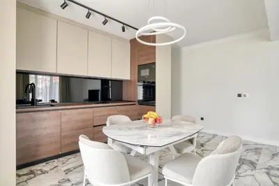 a dining room with a white table and chairs at Apt 