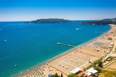 an aerial view of a beach with umbrellas and the ocean at Luxury apartment Casa Al Mare in Rafailovici