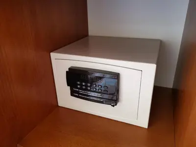 a small microwave with a box on top of it at Mali Hotel BaMBiS in Podgorica