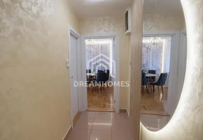 a walkway into a dining room with a mirror at Stan u strogom centru grada in Podgorica